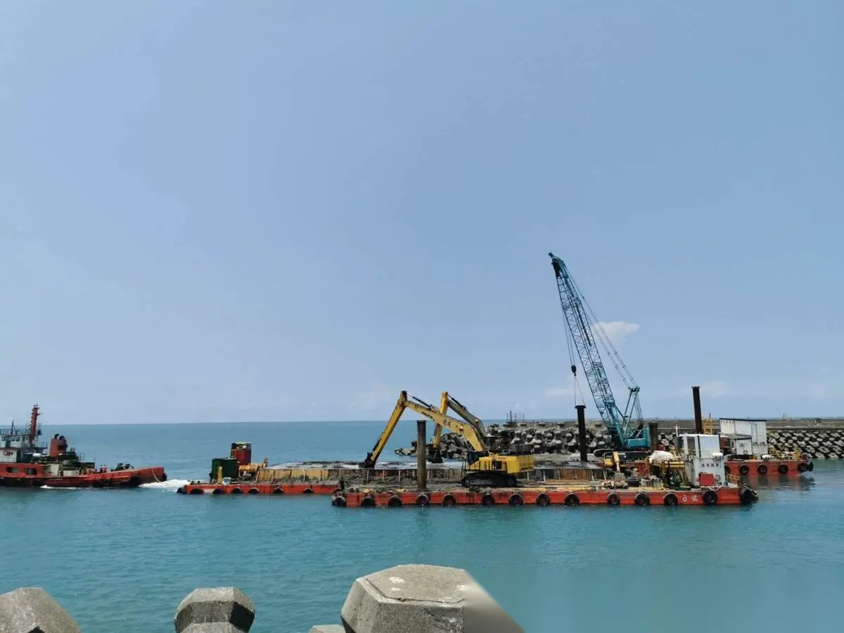 大潭台電發電廠 進水口疏濬作業